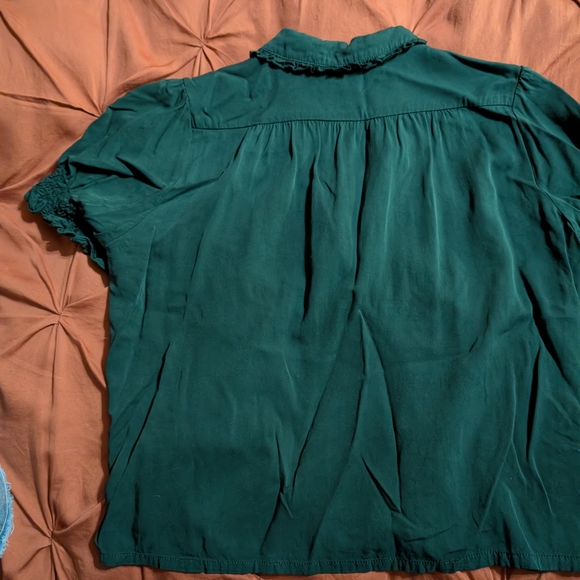 Green Embroidered Women's Top - Picture 3 of 4